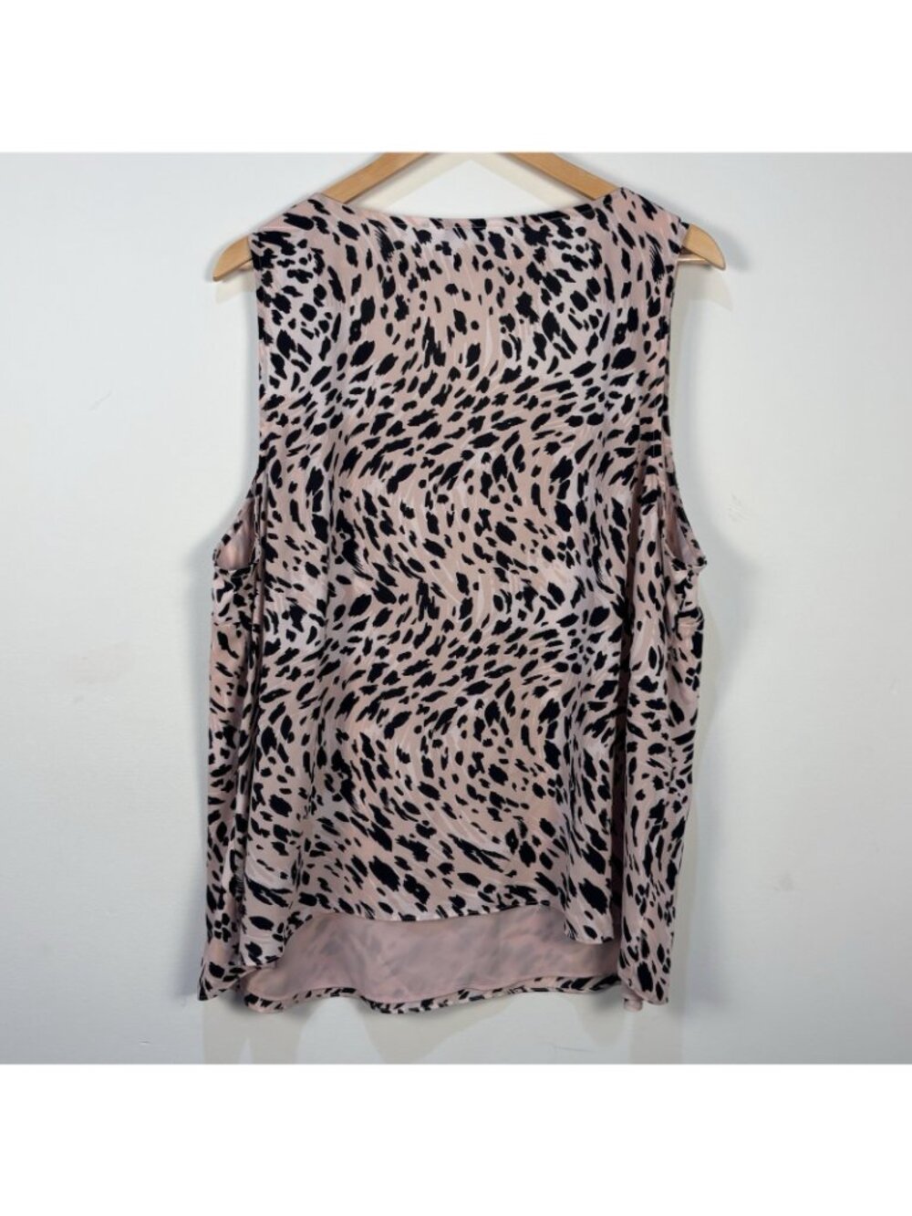 Nine West Womens Plus 2X Sleeveless Blouse Pink Black Animal Print V-neck Lined - Picture 8 of 16